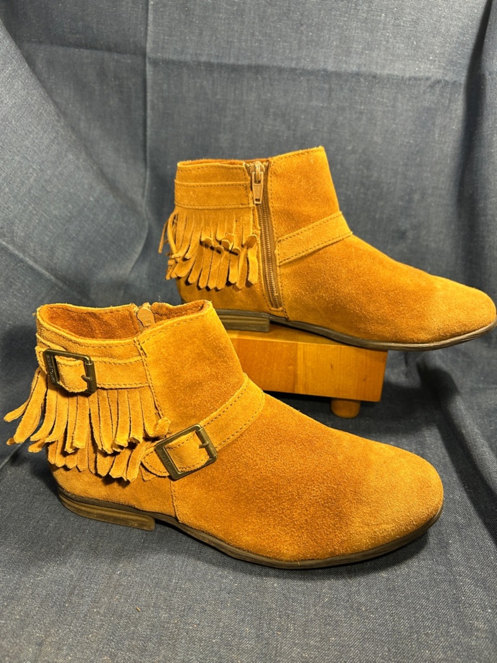 Minnetonka leather ankle booties moccasins with fringe - Picture 2 of 14